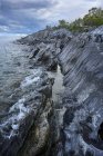 Vue panoramique sur Rocks by sea — Photo de stock