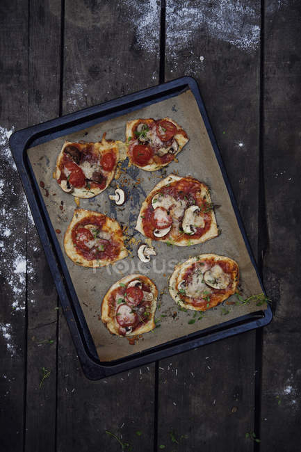 Top view of cooked pizza on cutting board — Stock Photo