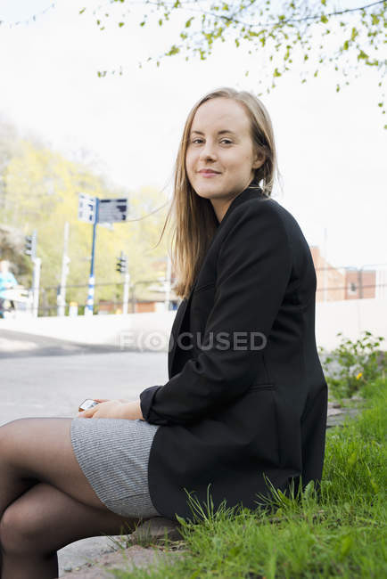 Portrait of young woman relaxing in park — Stock Photo