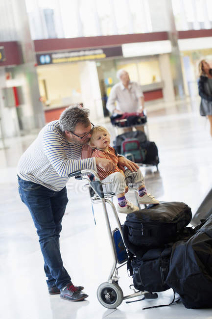 Father and daughter at Tenerife South Airport — Stock Photo