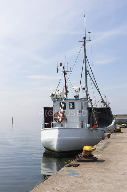 Front view of Tugboat on Oland against blue sky — Stock Photo