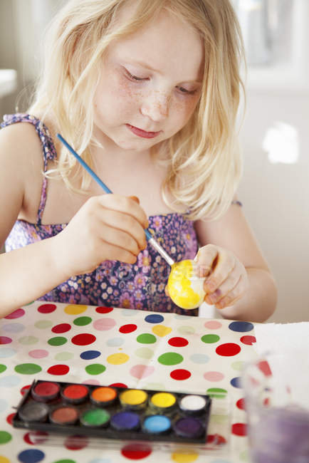 Girl painting egg, selective focus — Stock Photo