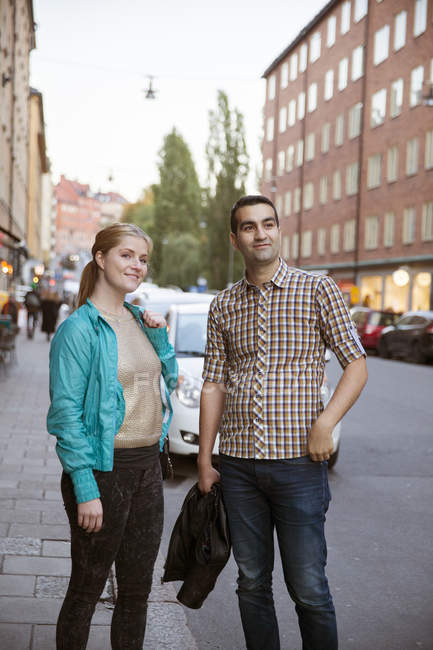 Couple standing on street in Stockholm, focus on foreground — Stock Photo
