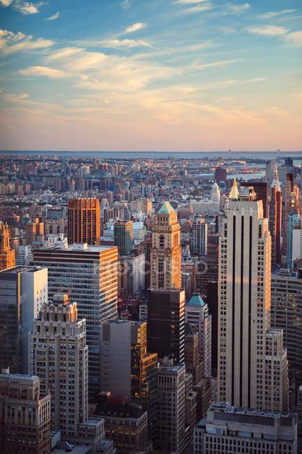 New York City skyscrapers under sunset sky — Stock Photo