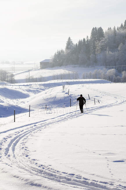 Front view of man cross-country skiing — Stock Photo