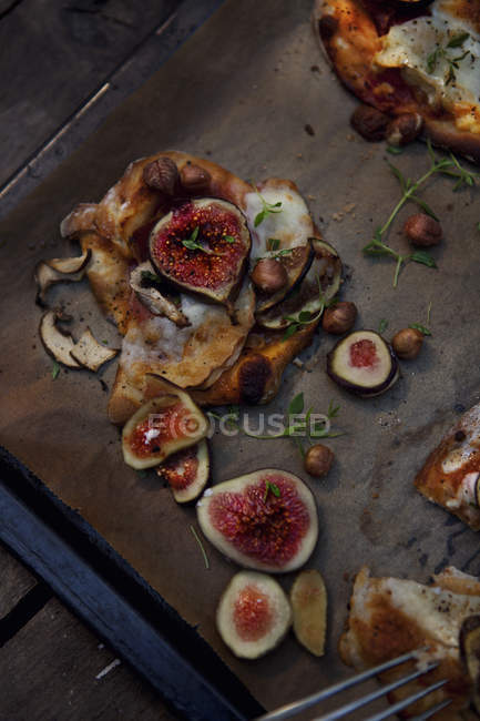 Top view of Pizza with figs on tray — Stock Photo