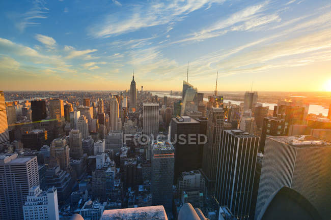 Небоскрёбы Нью-Йорка под закатом — стоковое фото
