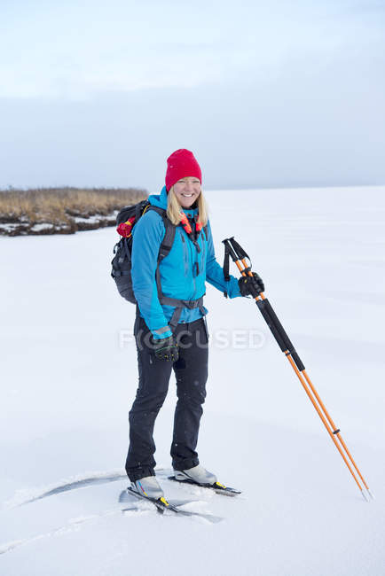 Porträt einer Skirennläuferin bei are, Schweden — Stockfoto
