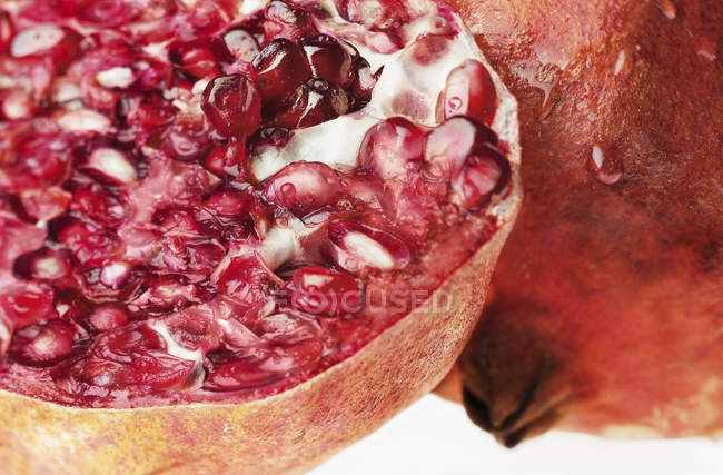 Close up shot of halved fresh pomegranate — Stock Photo