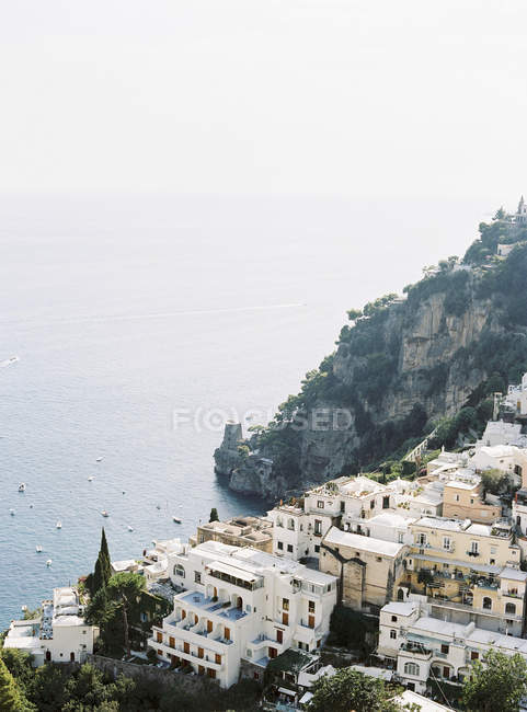 Townscape with boats in Tyrrhenian sea — Stock Photo
