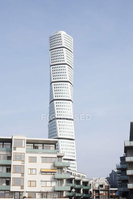 Modern white skyscraper on blue sky — Stock Photo