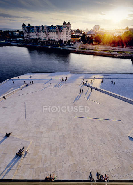 Ópera de Oslo ao pôr do sol, foco seletivo — Fotografia de Stock