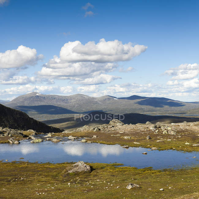 View of mountain range and sky reflecting in lake — Stock Photo