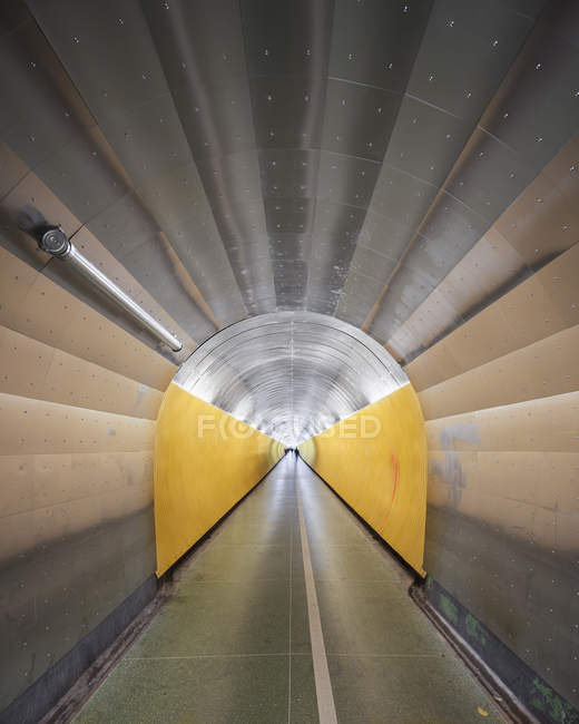 Perspectiva decreciente vista del túnel de Brunkeberg - foto de stock