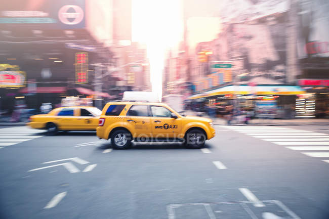 Yellow taxi cub in traffic at Manhattan — Stock Photo
