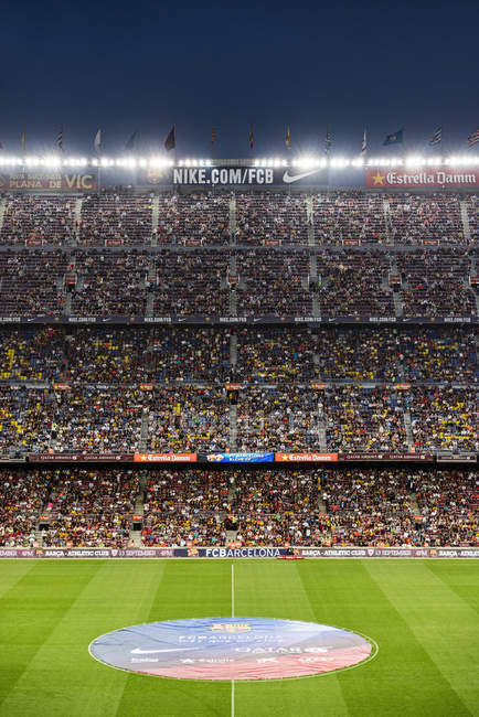 Стадион Камп Ноу в Барселоне во время игры — стоковое фото
