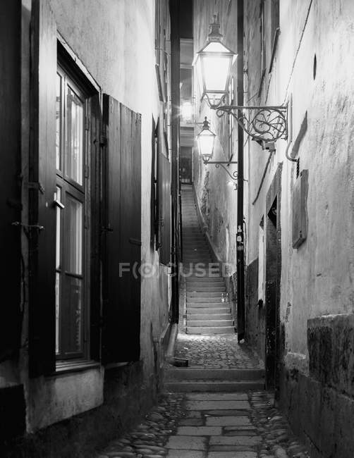 View of narrow street with stairs in Stockholm at night — Stock Photo