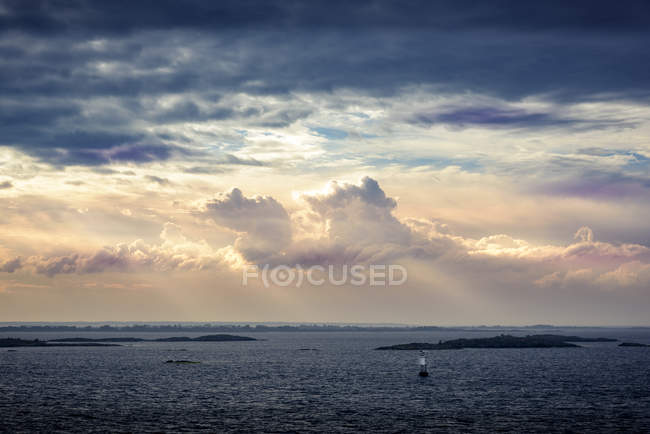 Storm clouds gathering over small islands in Soderarms Archipelago — Stock Photo