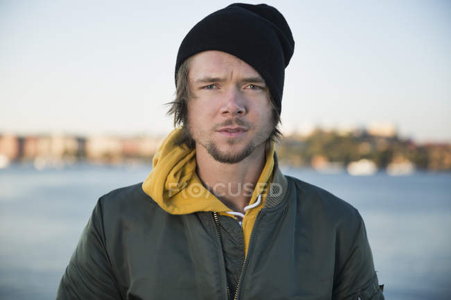 Portrait of man against sea looking at camera — Stock Photo
