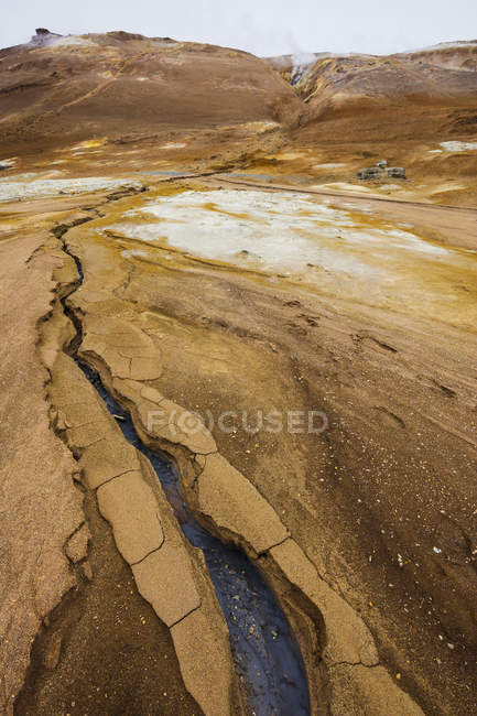 Hverarond Feld und Berge in Island — Stockfoto