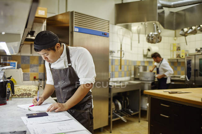 Chef working in commercial kitchen — Stock Photo