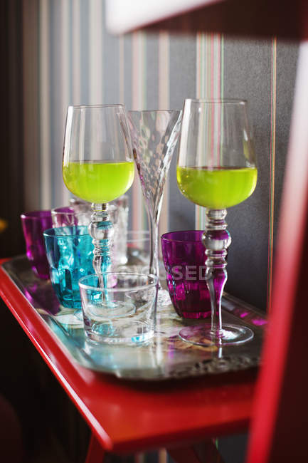 Wine glasses with green juice, selective focus — Stock Photo