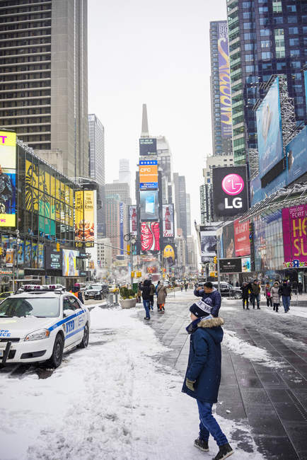 Ragazzo a Times Square a New York — Foto stock