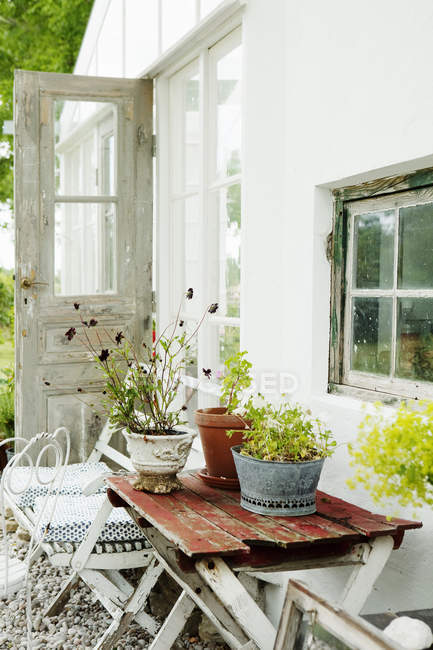 Glass patio next to house, focus on foreground — Stock Photo