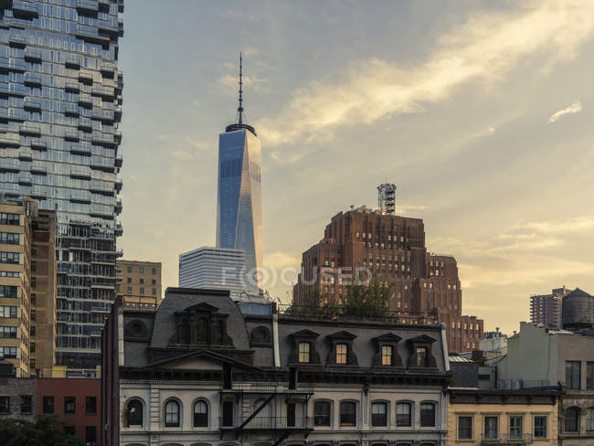 Vista frontal de One World Trade Centre en Nueva York - foto de stock