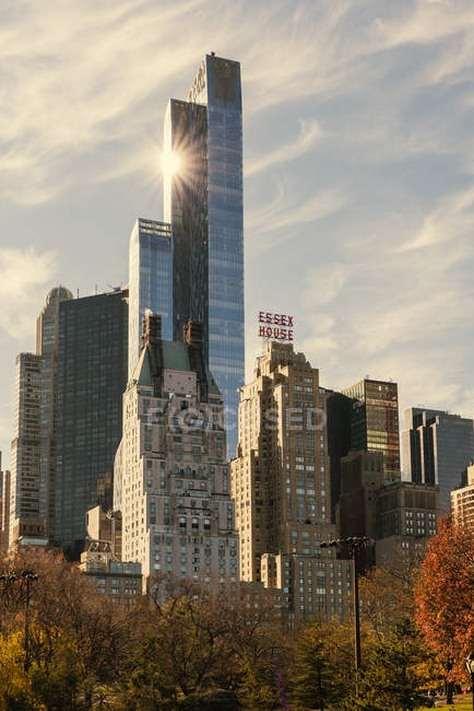 Офисные здания в Нью-Йорке осенью — стоковое фото