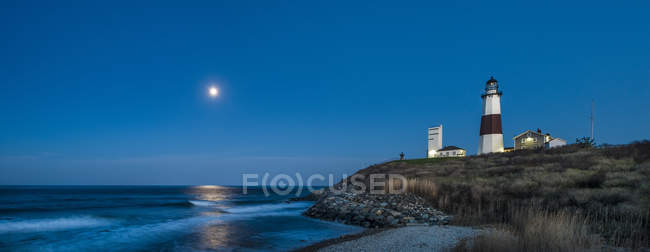 Lighthouse on Long Island at night, north america — Stock Photo