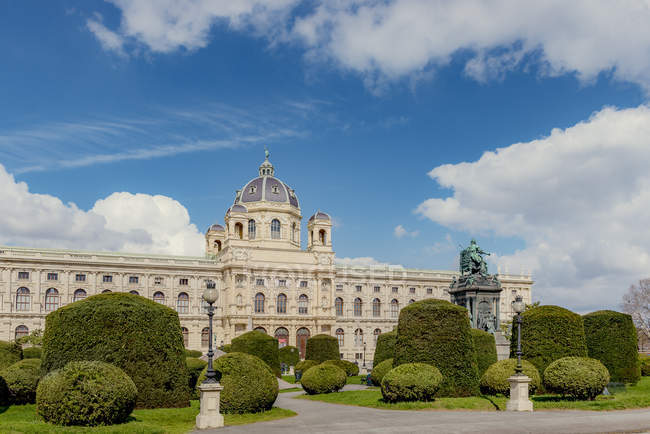 Tiefansicht des Naturhistorischen Museums in Wien — Stockfoto