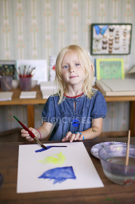 Portrait of girl with paint brush, differential focus — Stock Photo