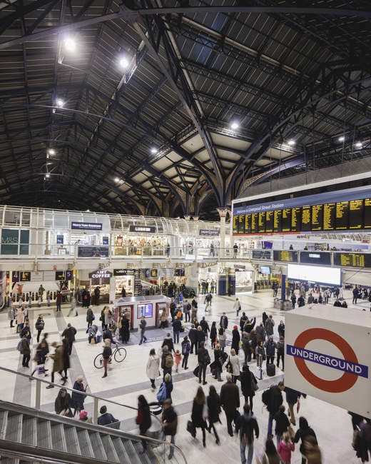 Commuters at Liverpool Street Station — Stock Photo