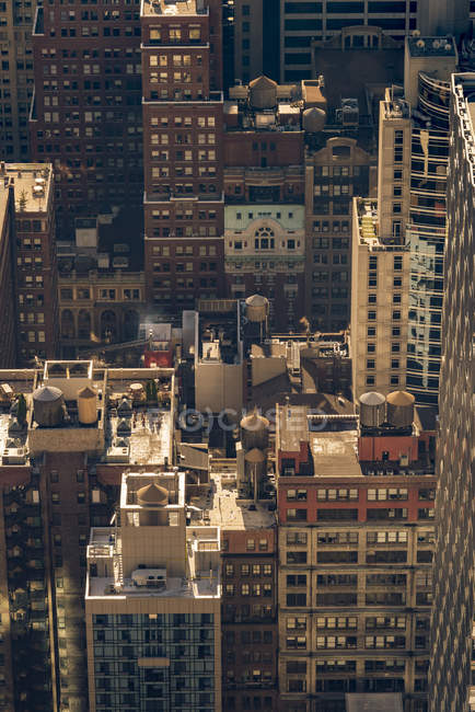 Высокий угол обзора внешнего вида зданий в городе Нью-Йорк — стоковое фото