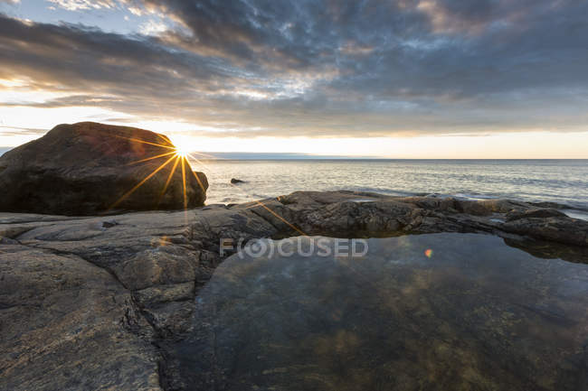 Piscina de rocha por mar, Condado de Vasterbotten — Fotografia de Stock