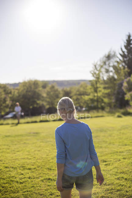 Rear view of blonde woman on meadow — Stock Photo