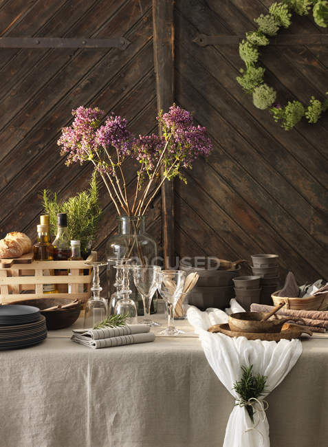 Elegant table setting against wooden wall — Stock Photo