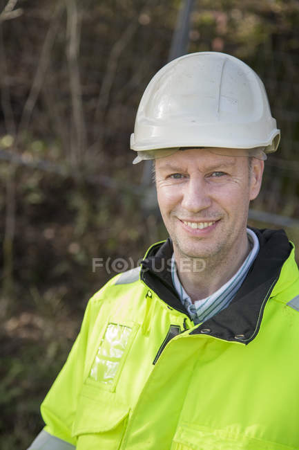 Portrait of construction worker, focus on foreground — Stock Photo