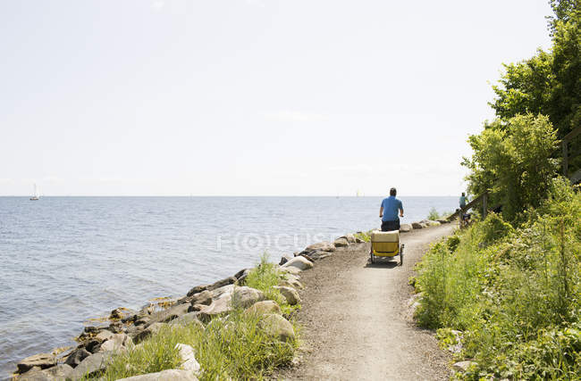 Rear view of cyclist on Ven in Skane, Sweden — Stock Photo