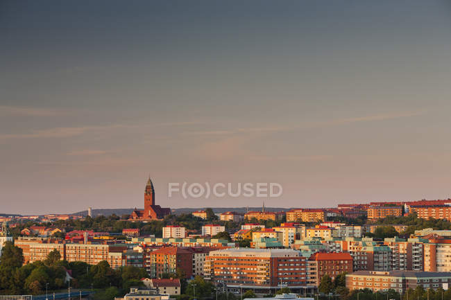 Vista elevada de los edificios de la ciudad de Gotemburgo a la luz del sol - foto de stock