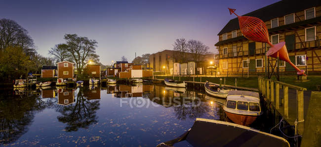 Vista panorámica del distrito portuario de Nyhavn por la noche en Copenhague, Dinamarca - foto de stock