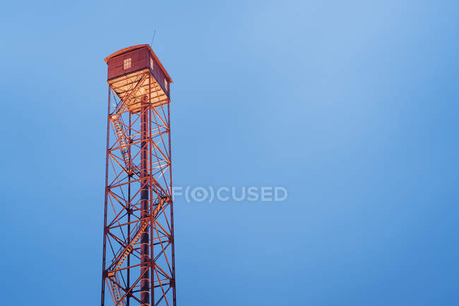 Scenic view observation tower against blue sky — Stock Photo