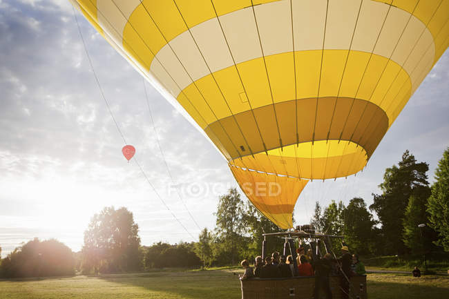 Group of people in hot air balloon — Stock Photo