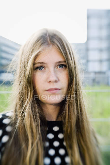 Portrait of teenage girl with blonde hair — Stock Photo