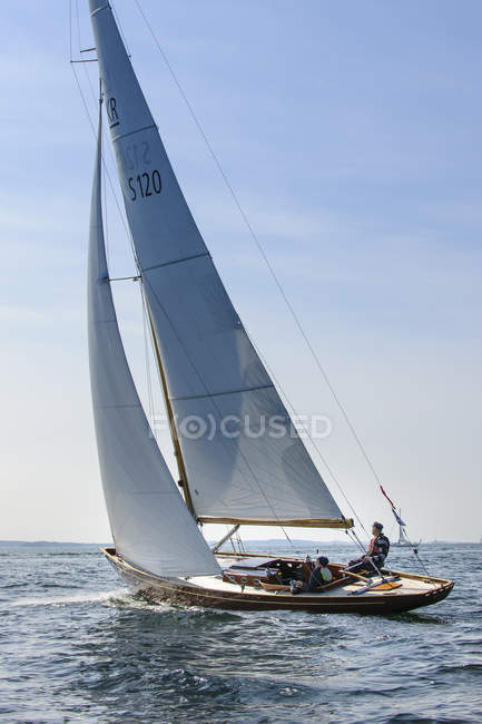 Man and woman on sailboat, selective focus — Stock Photo