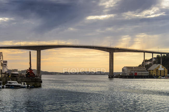 Vista panoramica sul ponte Sorsund al tramonto — Foto stock