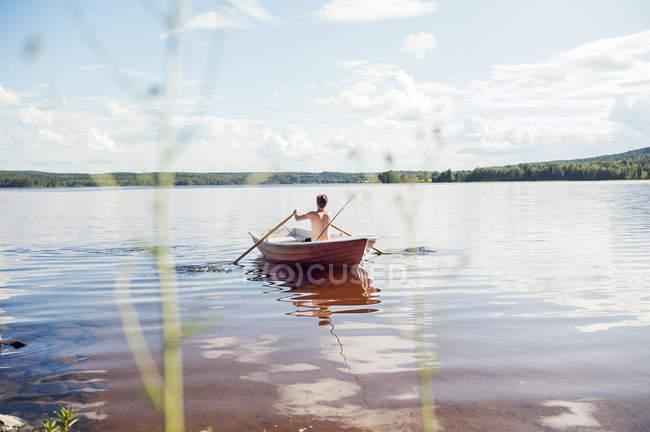 Гребной катер на озере Даларна, Швеция — стоковое фото