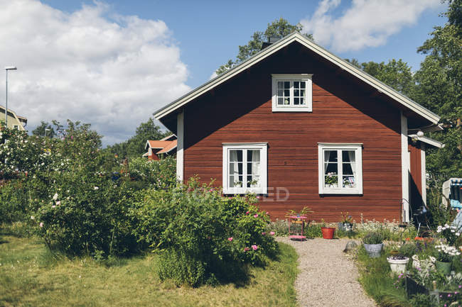 Дерев'яний дім у місті Smaland, Швеція — стокове фото
