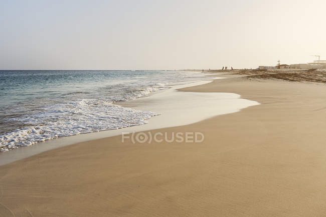 Vista panorámica de la playa en Cabo Verde - foto de stock